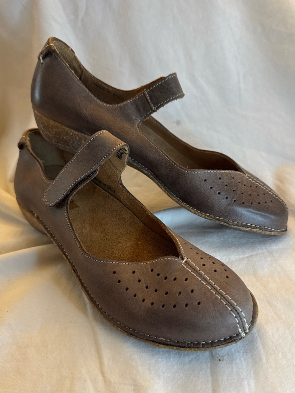 Taos Mary Jane Shoe Mocha Brown Leather Top Stitching Hook & Loop 37/6-6.5 NWOT